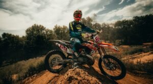 Read more about the article How to ride a dirt bike