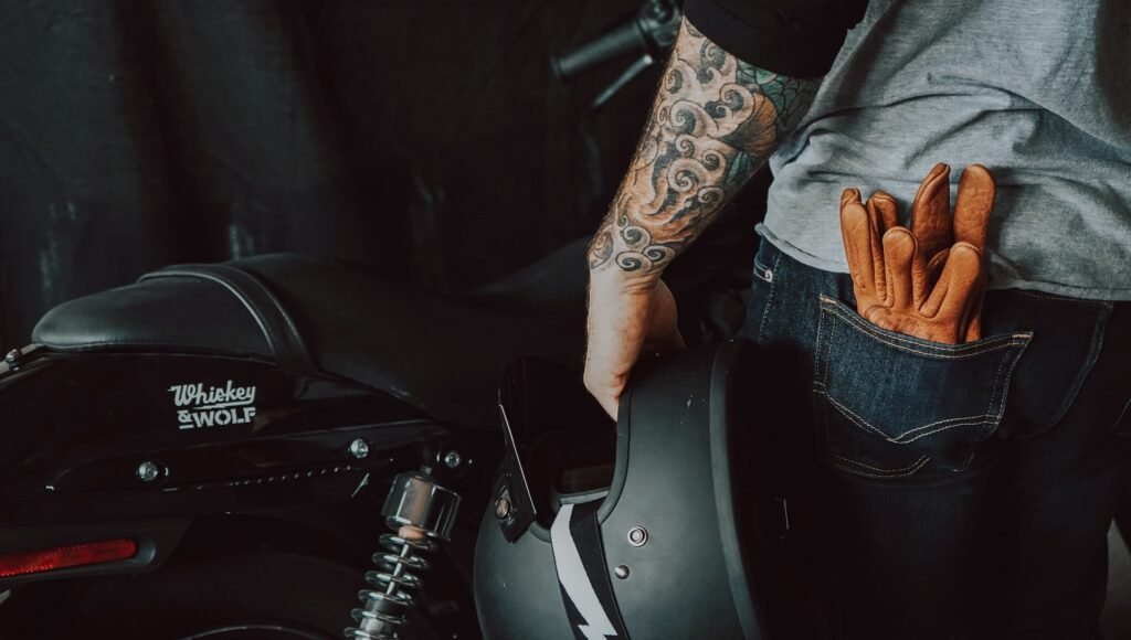 Read more about the article Leather Gloves For Motorcyclists