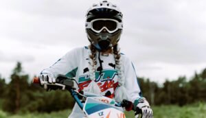 Read more about the article Dirt Bike Gloves For Women Riders